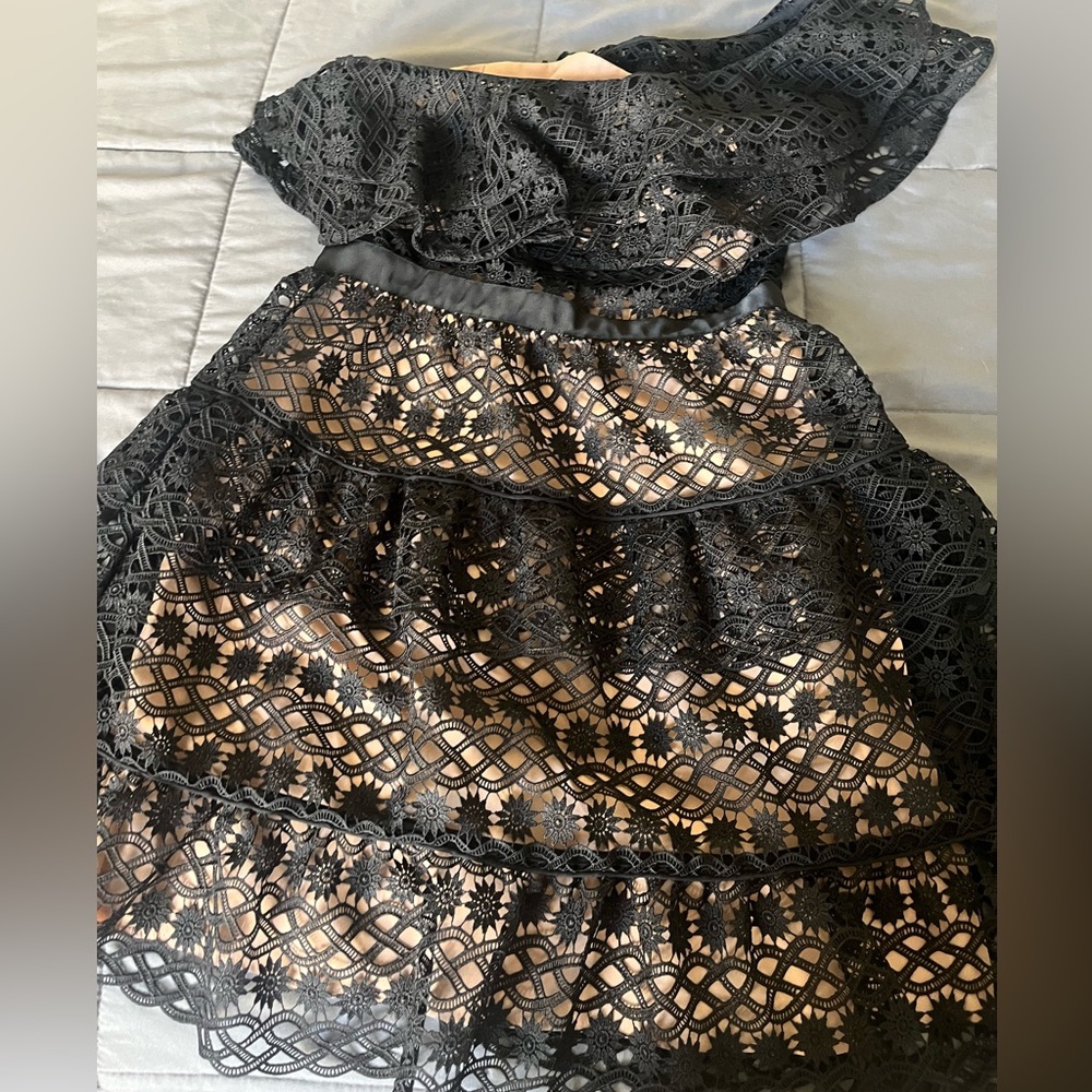 Self portrait dress like new. Black , lace size 6 - Picture 2 of 9
